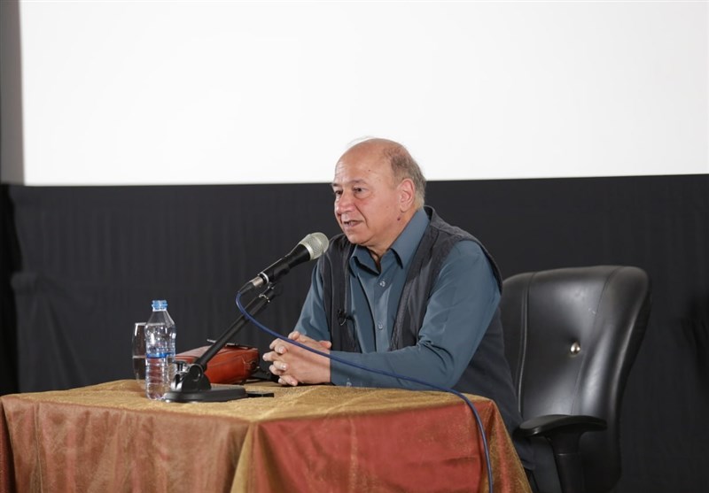 علی لقمانی: برای فیلمساز مولف شدن باید معماری فیلم را بدانید/ تصاویر آنالوگ همچنان جذاب است   علی لقمانی: برای فیلمساز مولف شدن باید معماری فیلم را بدانید/ تصاویر آنالوگ همچنان جذاب است