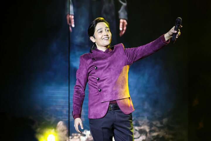 امین بانی به «تالار وحدت» می‌رود