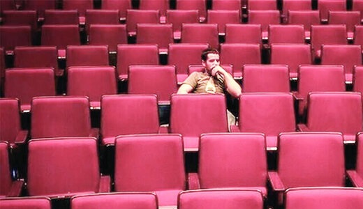 اکران فیلمی با ۳ مخاطب در روز/ تهیه‌کننده: فیلمم جای دفاع ندارد!