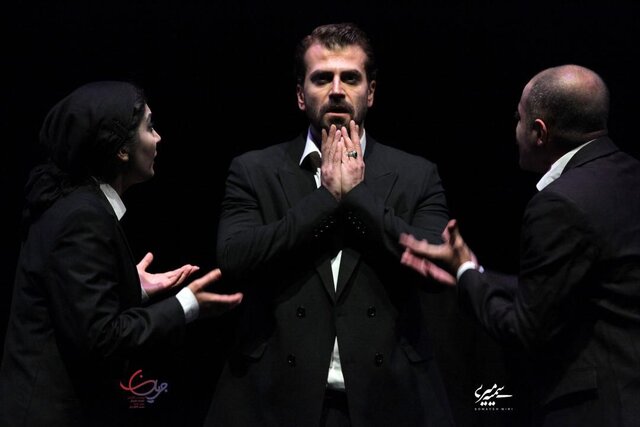 «جریان» روی صحنه رفت