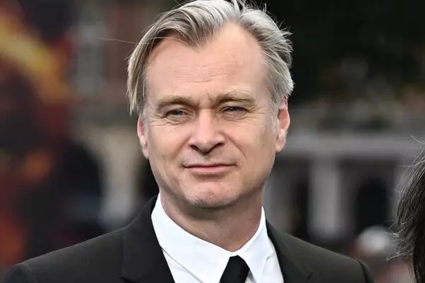 نولان کارگردانی «جیمز باند» را یک امتیاز شگفت‌انگیز خواند 