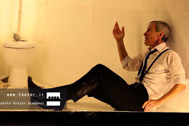 گزارش تصویری / نمایش  «آژاکس و گزارش یک خودکشی» کارگردان: همایون غنی زاده