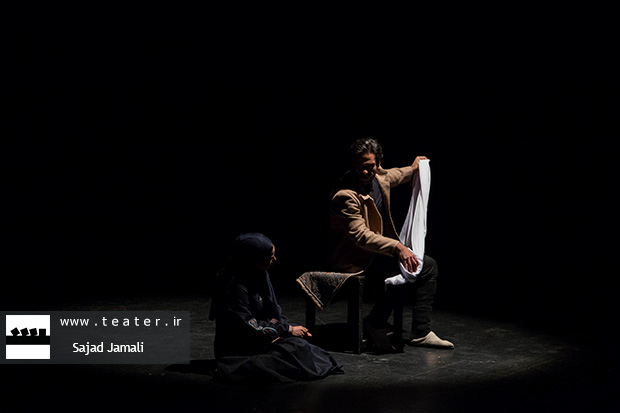 تفنگ ميرزارضا بر ديوار است و در پرده سوم شليك مي كند