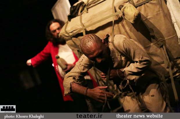 گزارش تصویری نمایش «استثنا و قاعده» کارگردان سعید میرزایی و علیرضا محبت