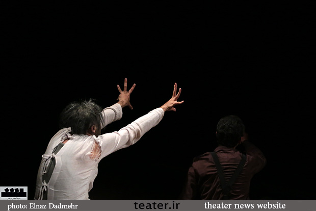 گزارش تصویری نمایش «مرگ طبلیه که یه بند صداش بلنده»  کارگردان پویان درزی