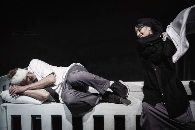 تقدیم اجرای یک نمایش به دختران ایرانشهر