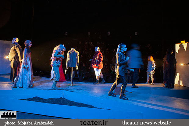 گزارش تصویری نمایش «بیرون پشت در» کارگردان: ایمان اسکندری شماره(1)