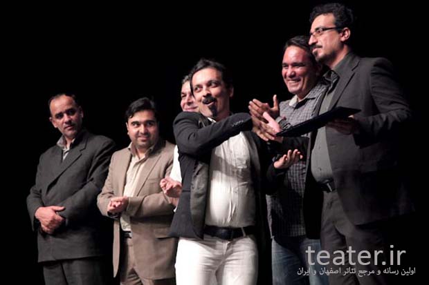 یک کارگردان تئاتر هو شد