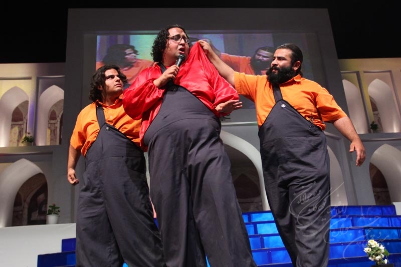 «به دوربین نیست» به زودی به روی صحنه می‌رود