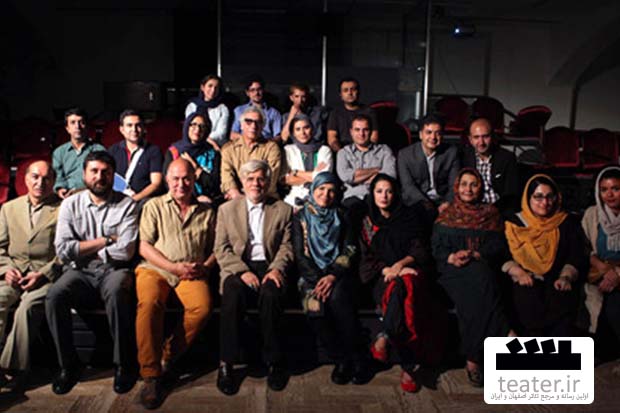 محمدرضا عارف به تماشای یک نمایش نشست