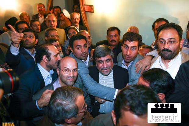 تصاویری جالب از حاشیه دیدار وزیر با هنرمندان