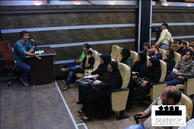 كارگردان به عنوان متولی فكری پیشنهاد اجرایی خود را دارد كارگردان به عنوان متولی فكری پیشنهاد اجرایی خود را دارد