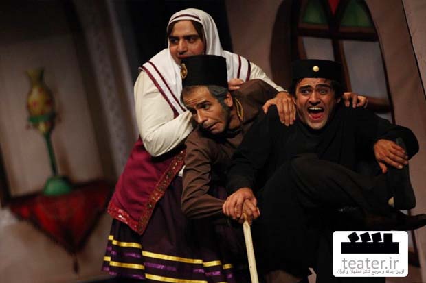 هدایت هاشمی: نمایش سنتی بازیگر را جهانی می‌کند