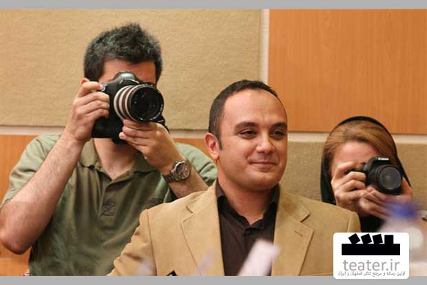 احسان کرمی: بازی در 10 نقش در یک نمایش/ رادیو را رها نکرده‌ام