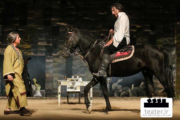 پاسخ آتیلا پسیانی به تمام حواشی اسب نمایش‌اش / «قرار نیست نمایش ما تعطیل شود»