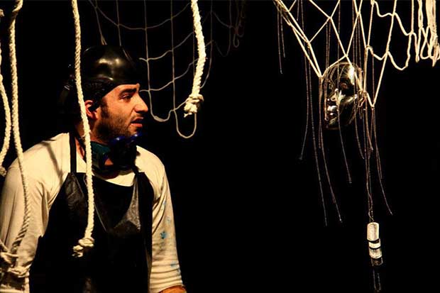 داستان زندگی غواصی بازمانده از جنگ بر صحنهی تئاتر تهران داستان زندگی غواصی بازمانده از جنگ بر صحنهی تئاتر تهران