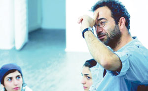 نگاه اقتصادي باعث تداوم تئاتر مي‌شود