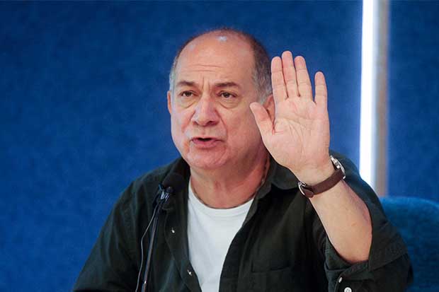 آتیلا پسیانی و تاثیر برگزاری جام جهانی بر نمایش آینده‌اش