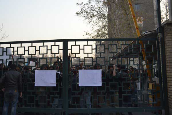 پایان یک جشنواره تئاتری با تحصن دانشجویان