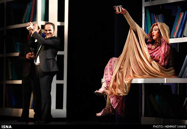 نقدی بر نمایش سقراط / سقراط های همیشه