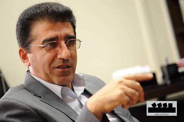 توضیح قادر آشنا درباره حاشیه‌های حضور شهرستانی‌ها در بخش چشم‌انداز فجر