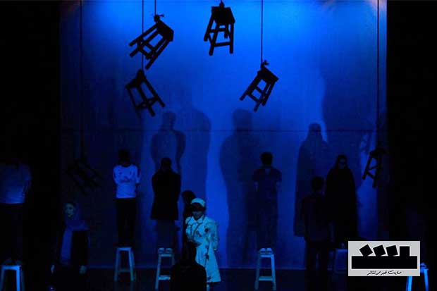 انتقاد به نگاه کارت پستالی و سوء استفاده از چهره‌ها