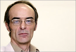 یار احمدی: جشنواره تئاتر فجر را به فستیوال تبدیل کنیم