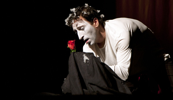 اولین شهید تئاتر در جشنواره فجر روی صحنه میرود اولین شهید تئاتر در جشنواره فجر روی صحنه میرود