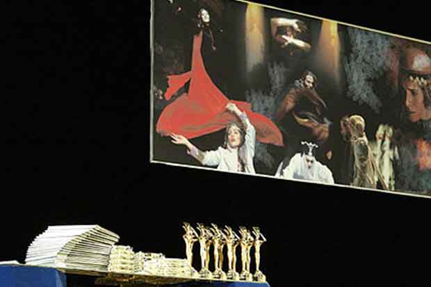 چرا بازار تئاتر فجر کم رونق است؟ چرا بازار تئاتر فجر کم رونق است؟