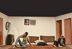 گفت‌وگو با «امير اخوين» كارگردان نمايش «خانه آقاي كرمي»