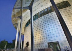 از سرگیری اجرای نمایش تالارهای قشقایی و سایه در میان استقبال تماشاگران