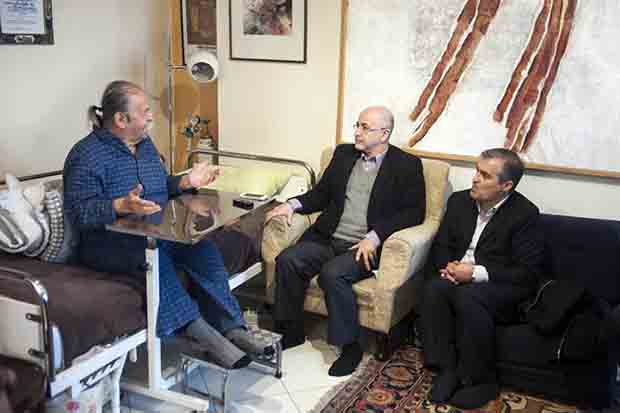 عیادت مرادخانی از محمدعلی کشاورز / «متاسفم از شایعات»