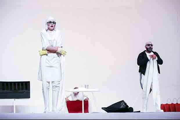 گفت‌وگو با ویشکا آسایش /همیشه از تئاتر بازی کردن ترس داشتم