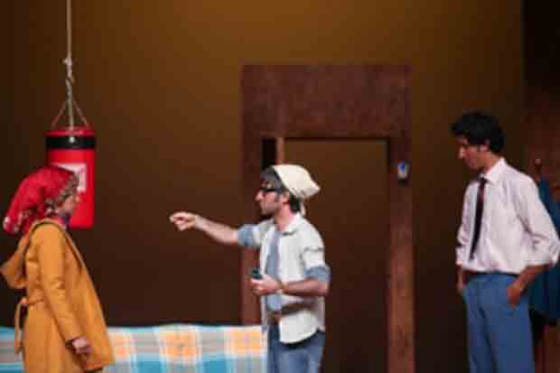 شلوغی بصری را به دلیل از بین بردن تمرکز مخاطب، نمی پسندم .