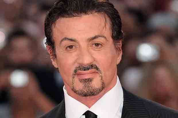 سیلوستر استالونه «راکی» را در «برادوی» اجرا می کند