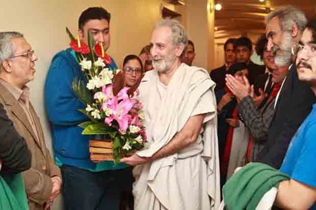 حسین طاهری به دیدن «سقراط» رفت