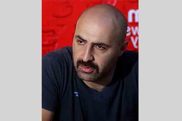 دیدار با حسین طاهری برای دریافت اجرا در تئاترشهر