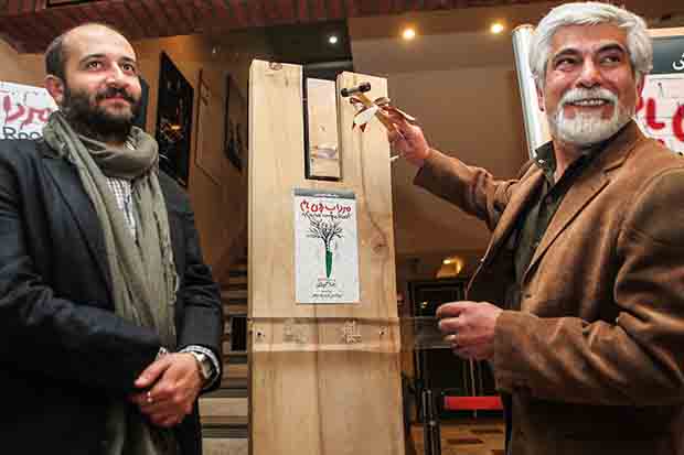 افتتاح نمایش «مرداب روی بام» / اهدای جایزه به آثار برگزیده سال