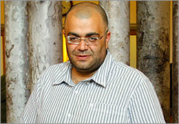 رضا حداد کارگردانان معروف تئاتر را به ایران می‌آورد