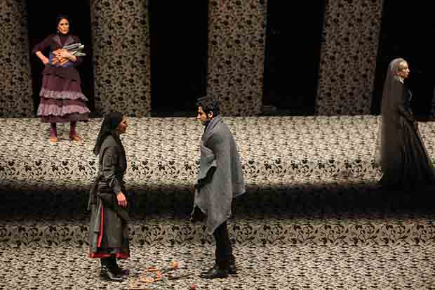 قیمت بلیت نمایش «مرداب روی بام» کاهش پیدا کرد