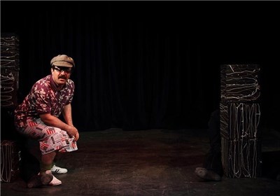 تئاتر فرمایشی شده و سالن‌ها تلفنی نوبت اجرا می‌دهند