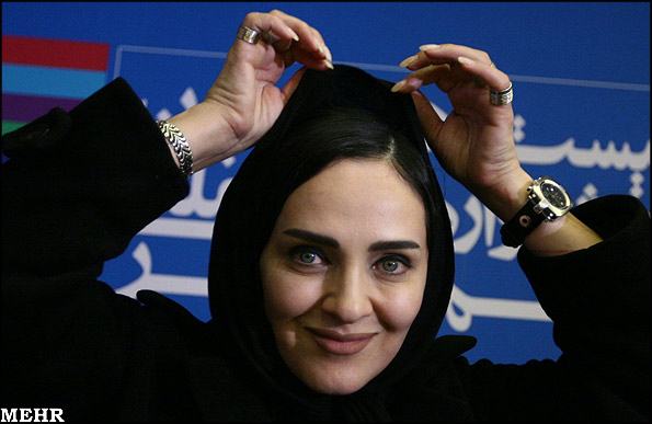 رویا نونهالی با رادیو همکاری می کند