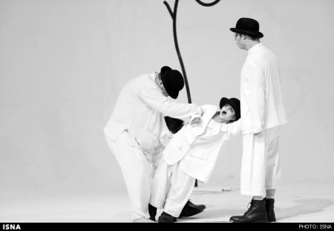 اجرای دو نمایش «در انتظار گودو» و «ملکه زیبایی لی نین» پس از چهل شب به پایان رسید