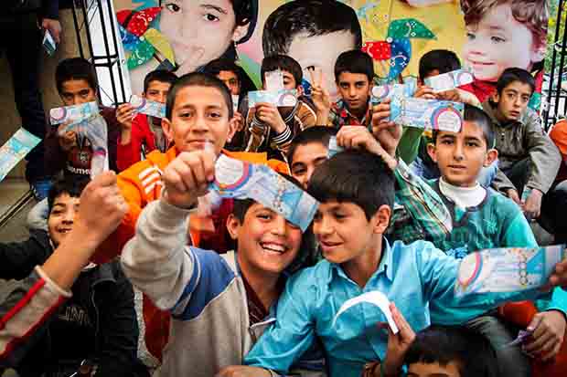 اجرای تئاتر دانش‌آموزی به نفع کودکان محروم