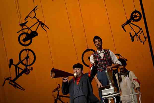 کوروش نریمانی:  تصمیمات دولتی به تئاتر آسیب زده است