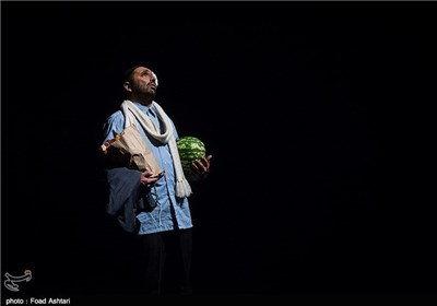 دیدن «تانگوی تخم مرغ داغ» از جایگاه تماشاگران