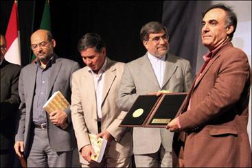 رقابت آثار برگرفته از شاهنامه/نشان فردوسی به قطب‌الدین صادقی اهدا شد