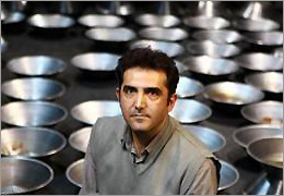 کاسه‌هایی که متن رئالیستی را به اجرایی انتزاعی تبدیل کردند