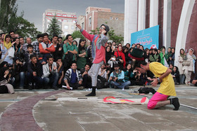 تئاتر باید خودگردان شود