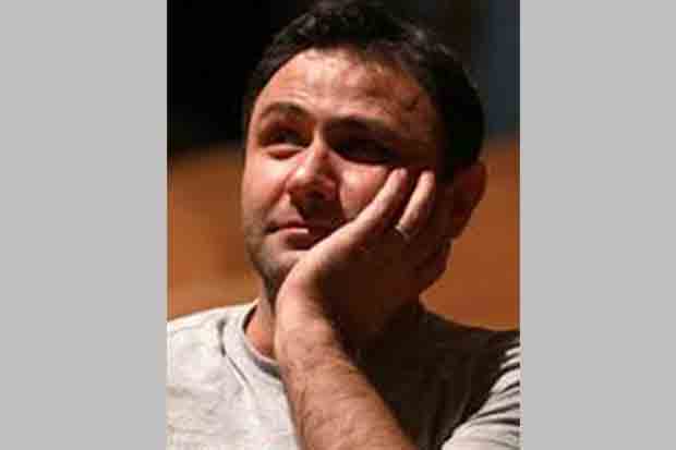 هادی عامل: بازتولید نمایش‌ها به نمایش‌نامه‌ نویسان لطمه می‌زند